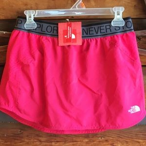 Northface  Rosered size small skirt  NWT